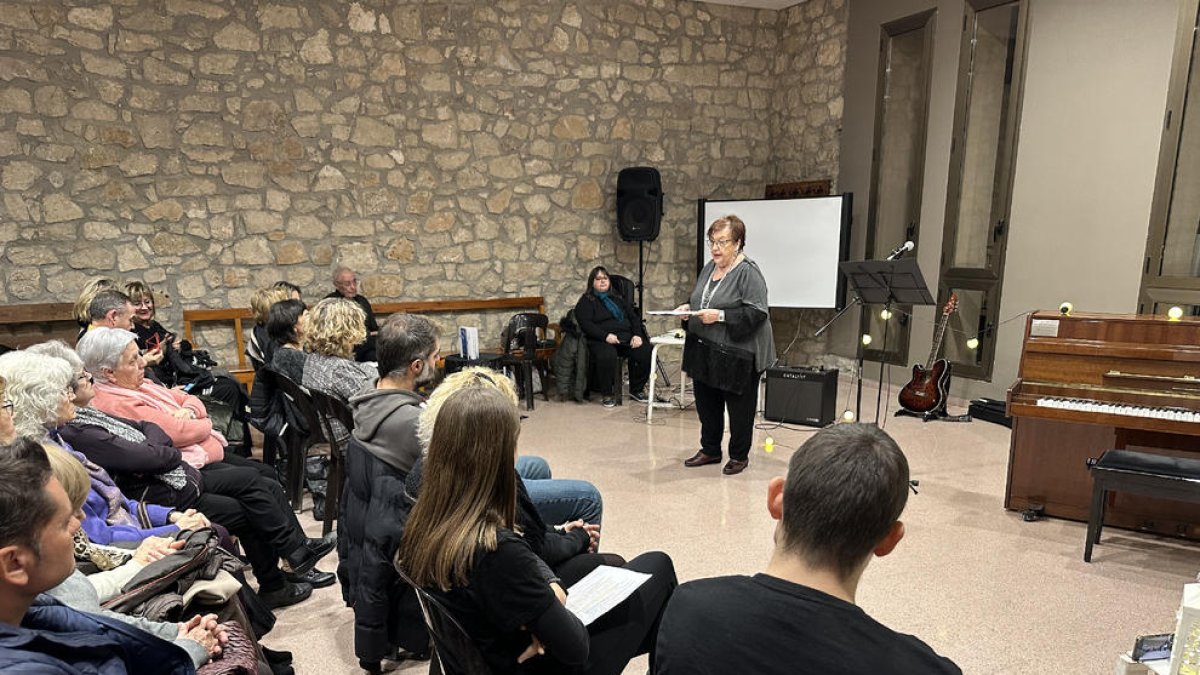 El poeta Enric Gorgues presenta su último libro, 'Polsims de vida', en Castelldans