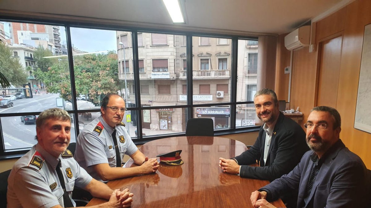 Reunión ayer en la delegación del Govern con Estela y Dalmau.