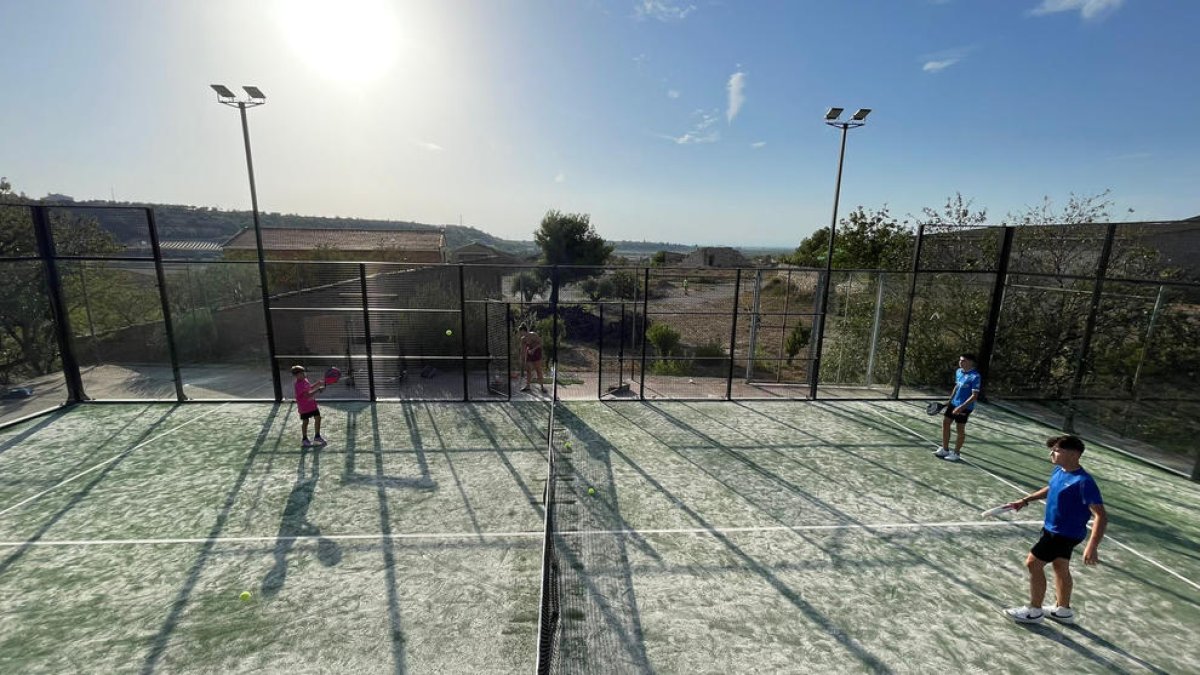 La nova pista de pàdel es va estrenar dijous passat.