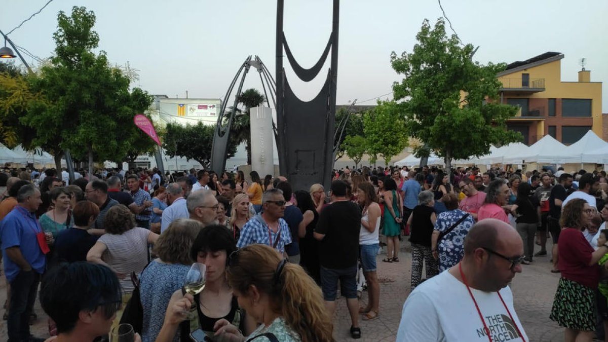 Más de mil personas visitaron la feria, que reivindica los caldos catalanes.