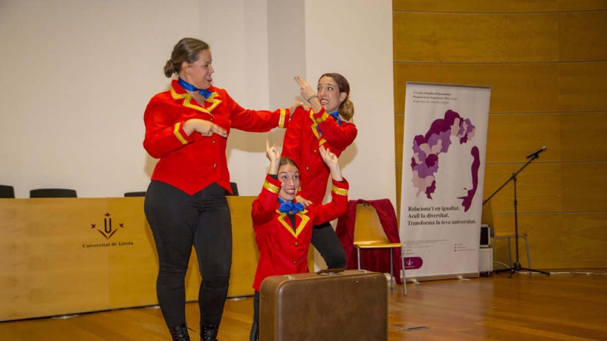 Las integrantes de la compañía Las Fritas representaron su obra ‘El diari de Patri’ en la UdL.