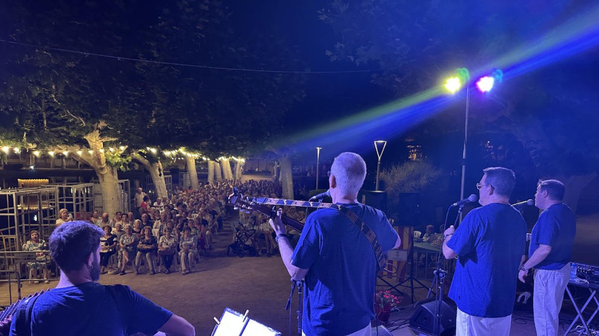 Unes 200 persones van gaudir d’un recital d’havaneres dissabte al Terrall de les Borges.