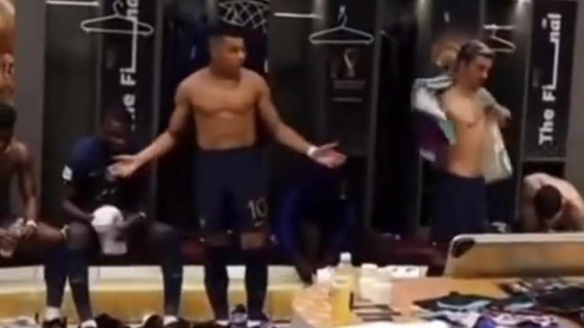 VIDEO | El discurso viral de Mbappé y Deschamps en el vestuario de la final del Mundial