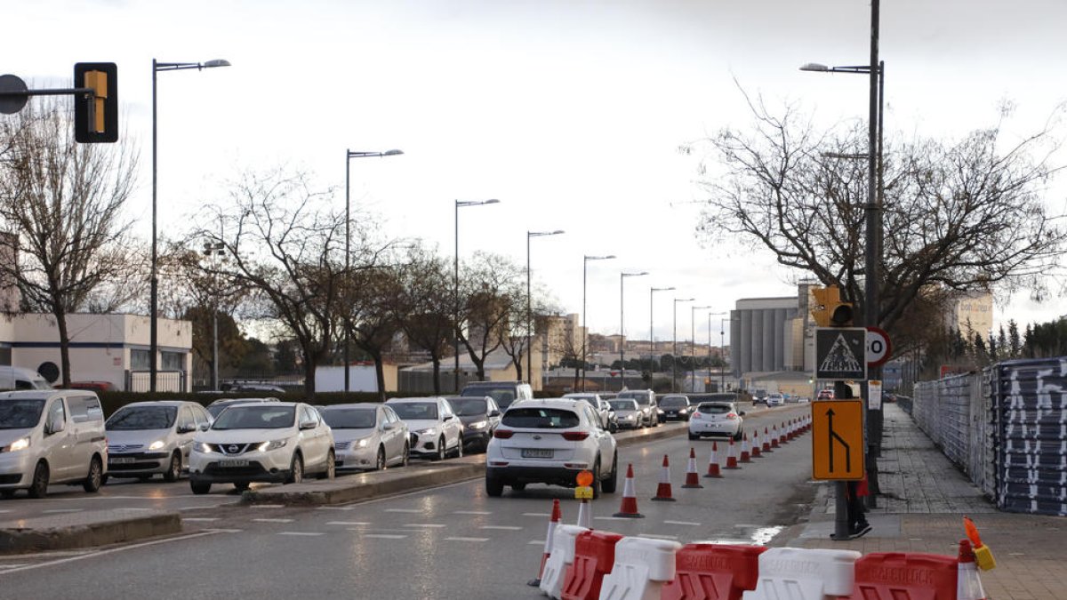Ayer estaba cortado el carril derecho en dirección al polígono.