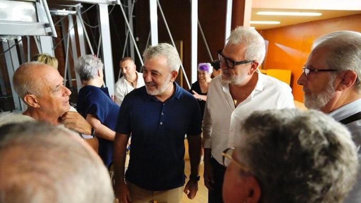 L'alcalde de Barcelona, de festa en un barri de Lleida