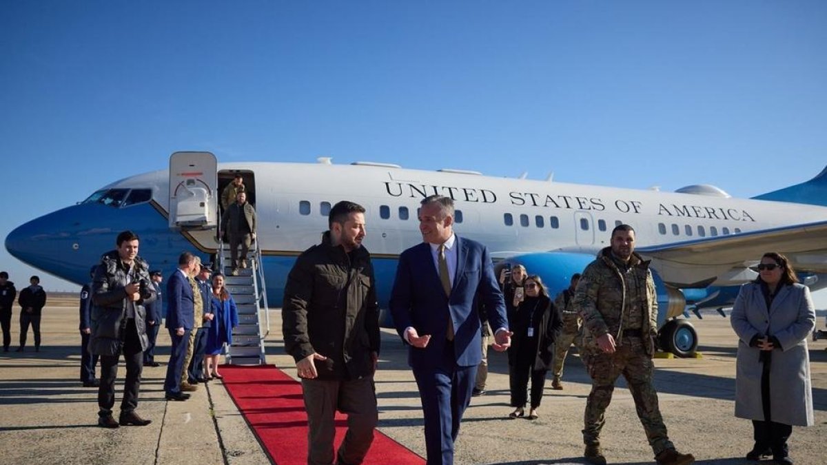 Zelenski aterra als Estats Units