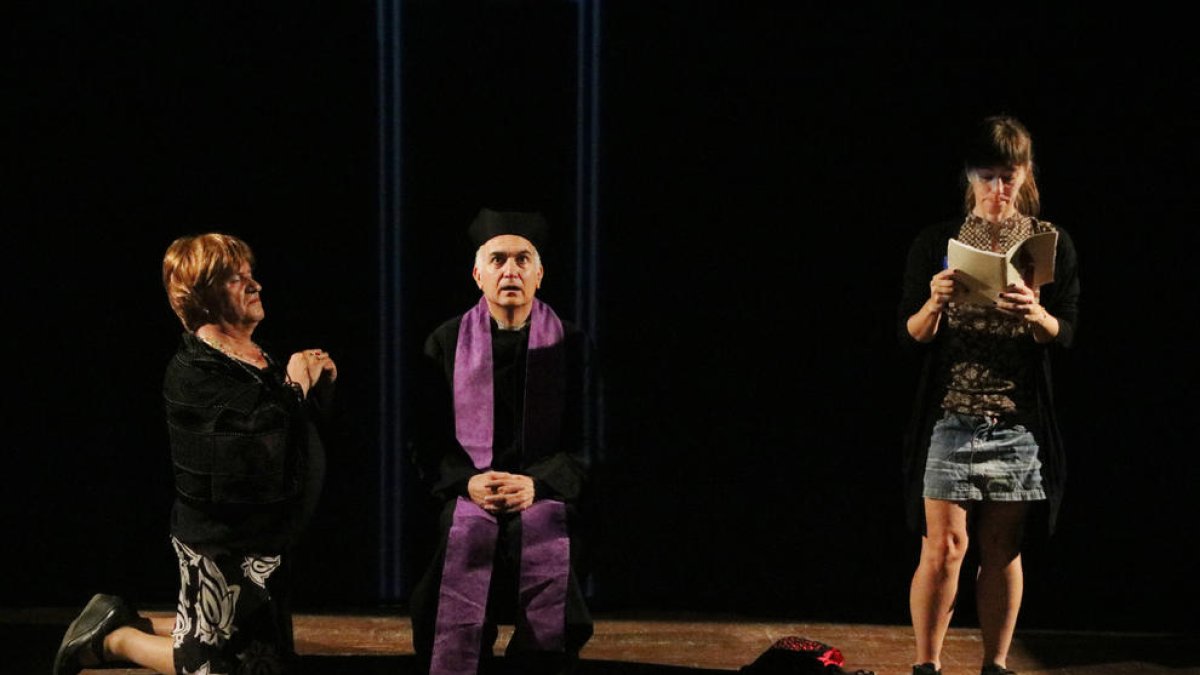 Imagen del ensayo general de ‘Lo del Bisbe’, antes de su estreno el pasado mes de junio.