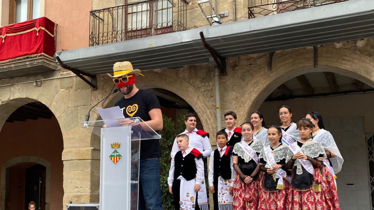 El Sr. Postu 'reina' en la Mercè de Almacelles