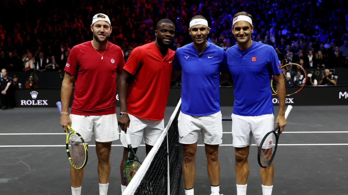 Federer con Nadal, Sock y Tiafoe, antes de jugar el suizo el último partido de su carrera.