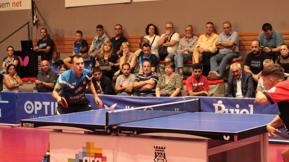 Marc Duran, en uno de sus dos duelos de ayer, en el que el Borges acabó empatando ante L’Escala.