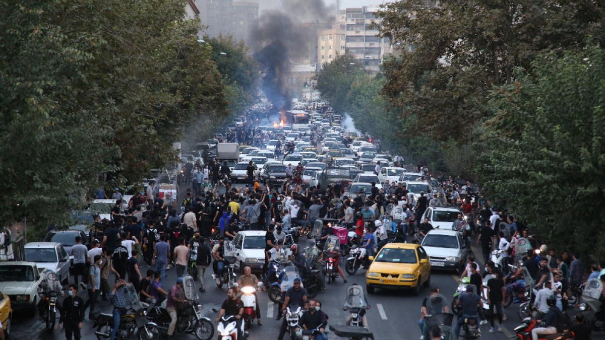 Una de las multitudinarias protestas en Teherán por la muerte de la joven Mahsa Amini.