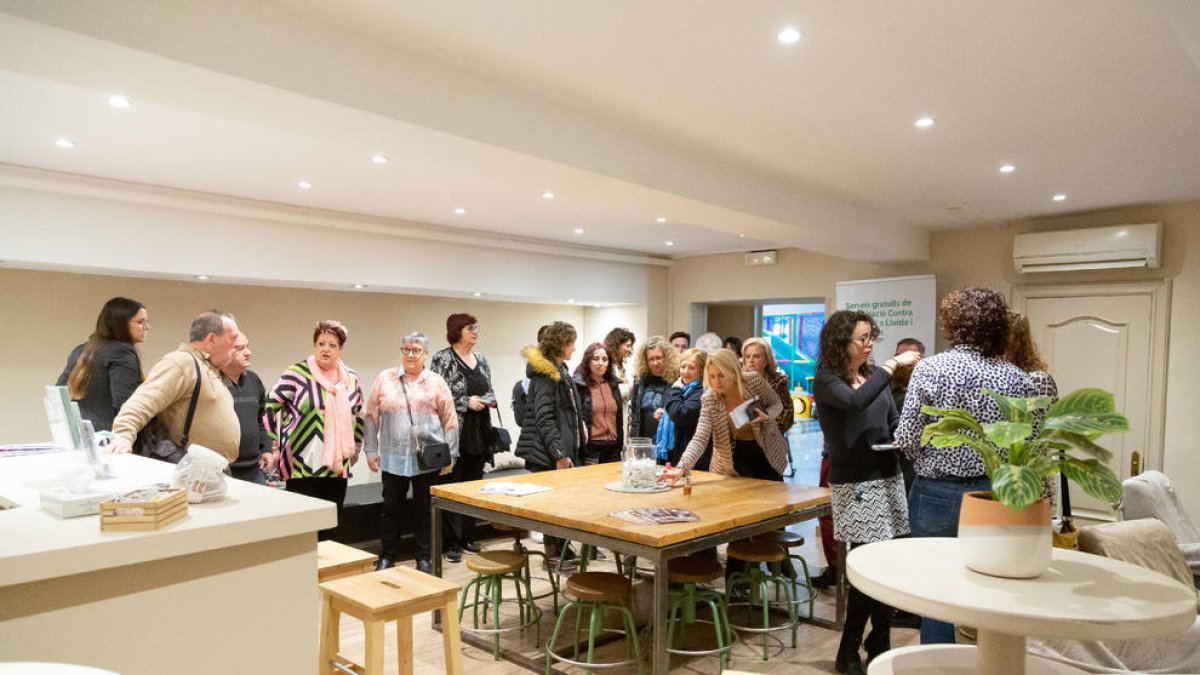 Un moment de la inauguració del nou espai de descans gratuït, ahir a l’hotel Nastasi.