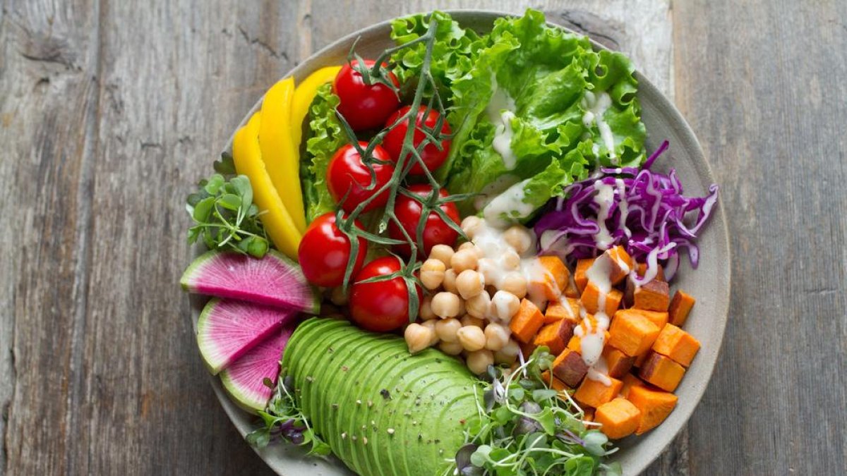L'OMS recomana que els adults consumeixin almenys 400 grams de verdures i fruites al dia