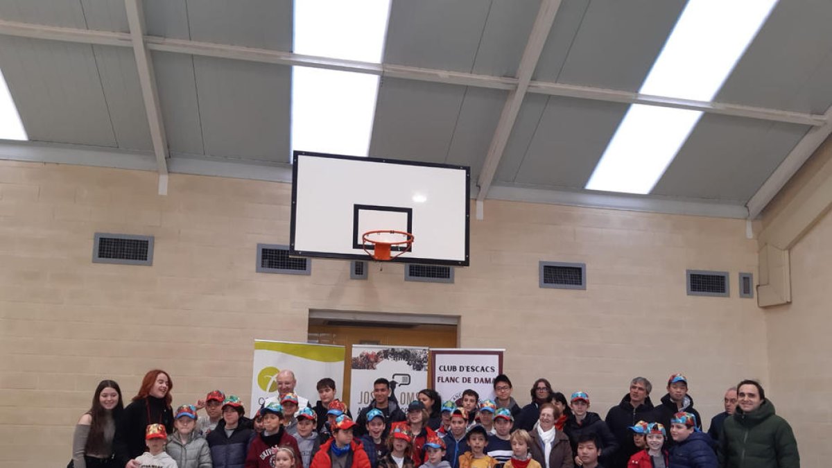 Foto de família dels cinquanta participants en el torneig, que tornava al cap de dos anys sense disputar-se.