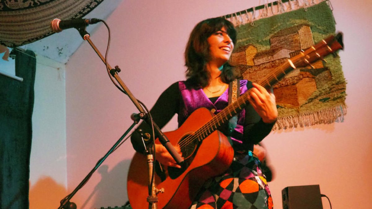 Natalia García, Nat Simons, durante su actuación.