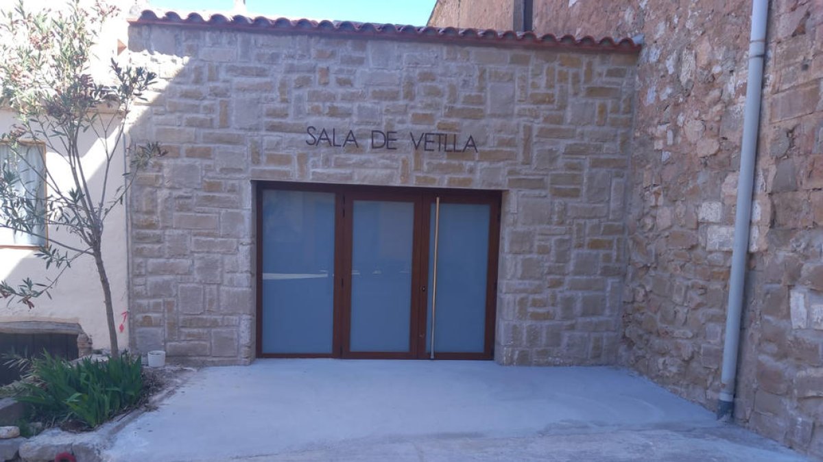 L’edifici ja finalitzat que acull la sala de vetllatoris.