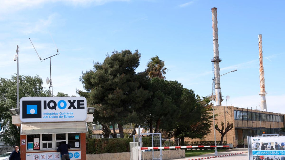 La interlocutòria del cas de la depuradora d'IQOXE descriu com s'ocultaven els vessaments contaminants al mar