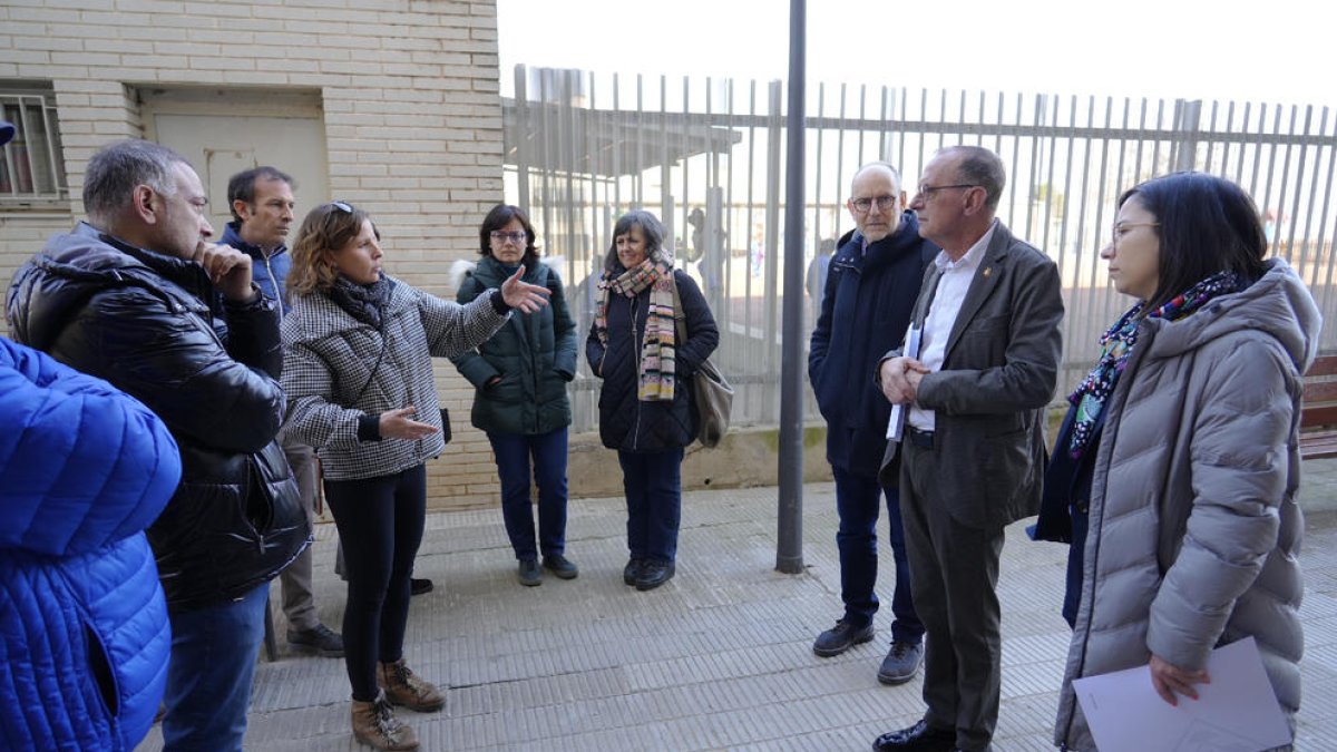 L’alcalde, Miquel Pueyo, va visitar ahir els edificis en obres.