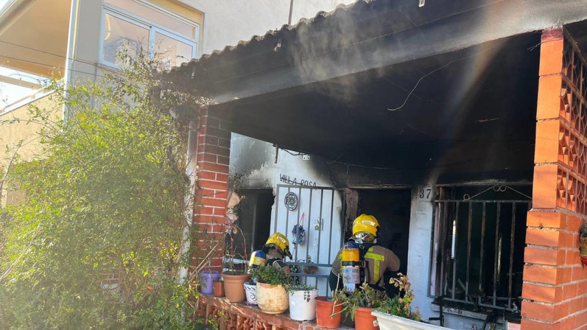 Muere una mujer en el incendio de una casa unifamiliar en Albinyana