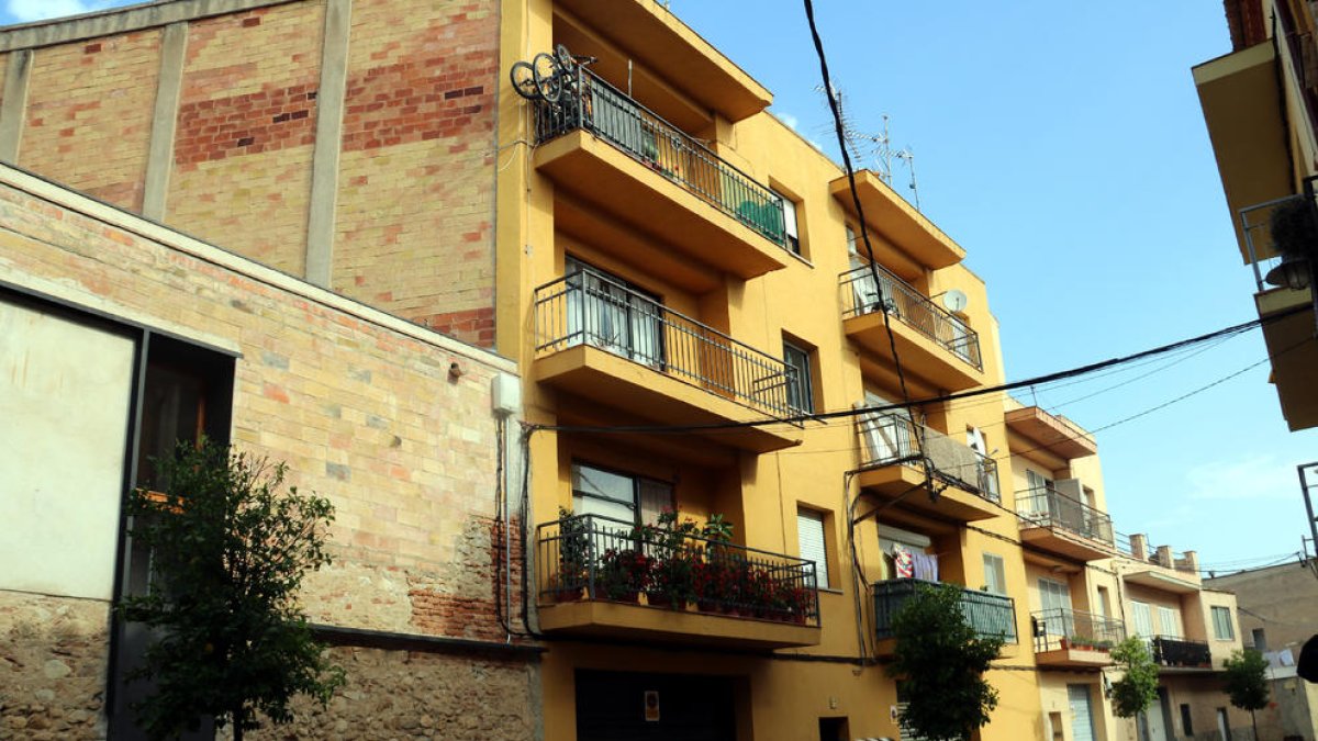 Imatge de la façana de l’edifici de Vilafant on va ocórrer el parricidi.