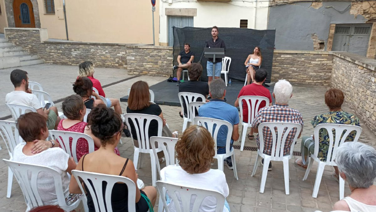 Recital poètic al centre de Tàrrega amb escriptors dels Països Catalans