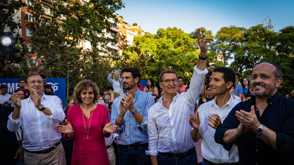 Dante Pérez, con Montserrat, Feijóo, Martín y Fernández, ayer.