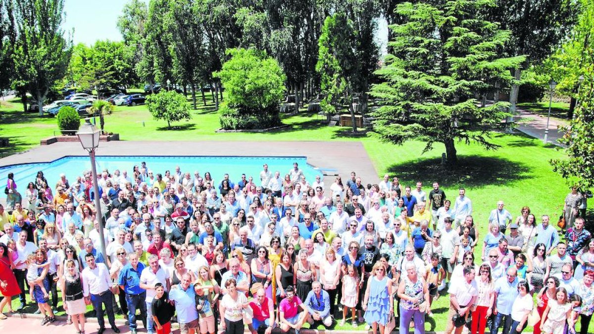 Unes tres-centes persones a la Festa de l'Automoció a la Boscana