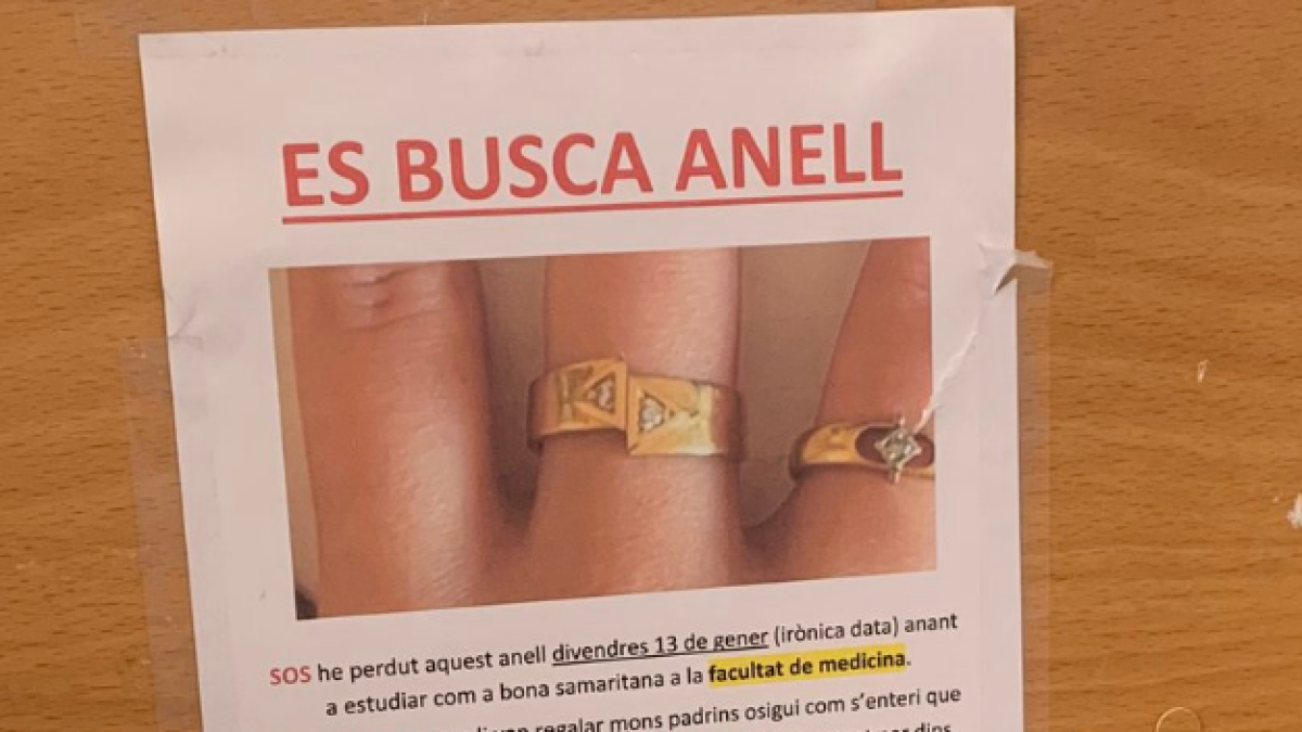 El cartell d'una estudiant de la facultat de medicina de la UdL oferint una recompensa per trobar un anell s'ha fet viral