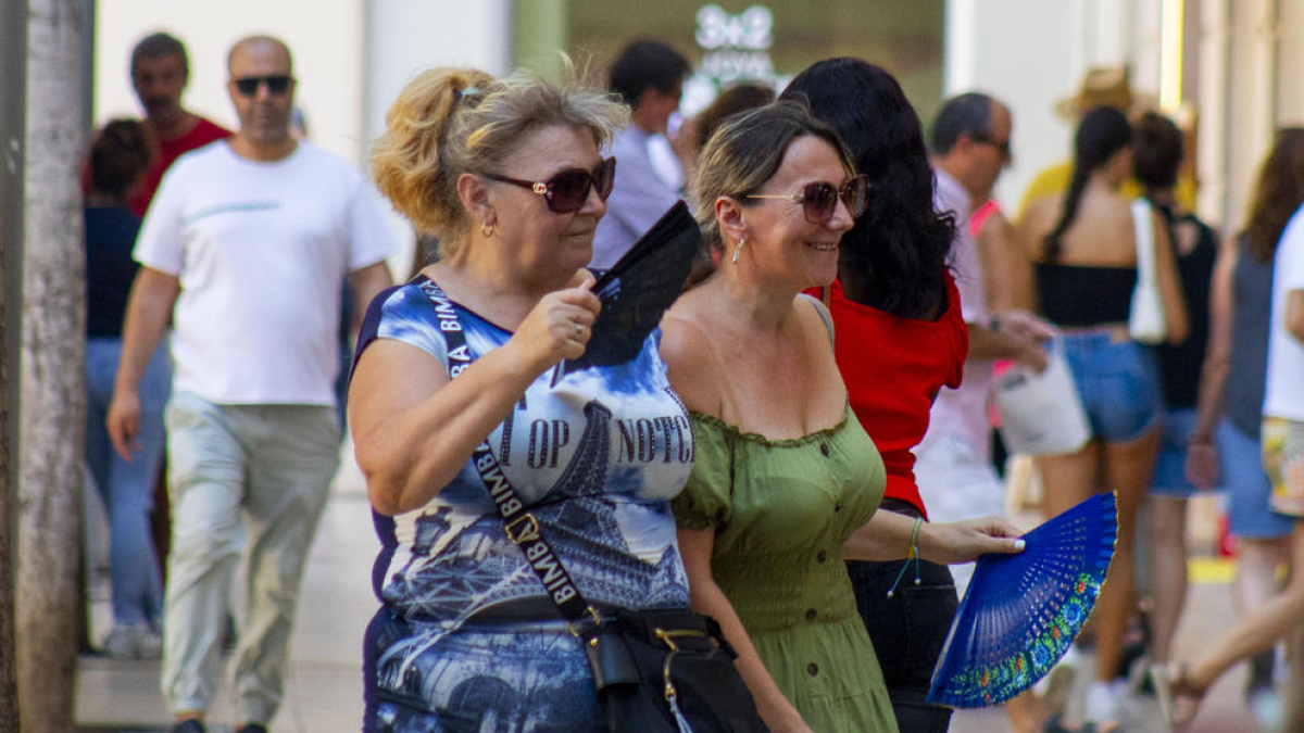 A Lleida, la Paeria extremarà avui la vigilància davant de la previsió de més calor.