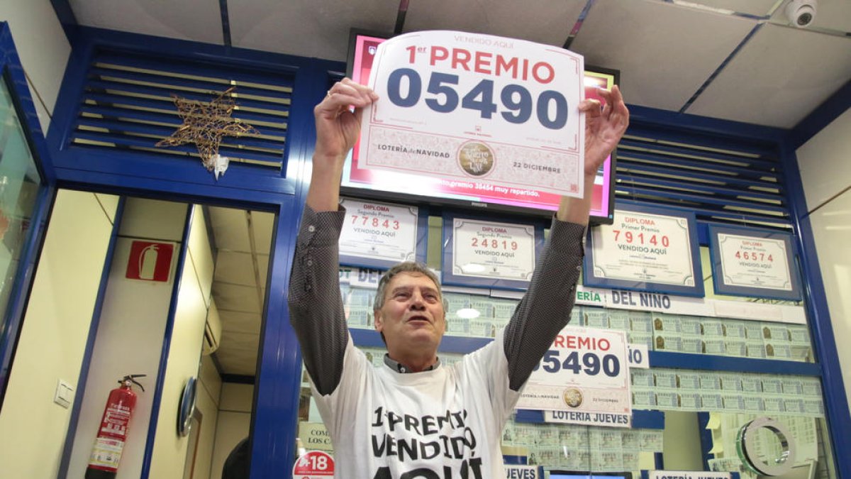 La administración 2 de  Roquetas de Mar vendió un “pellizco” del primer premio.