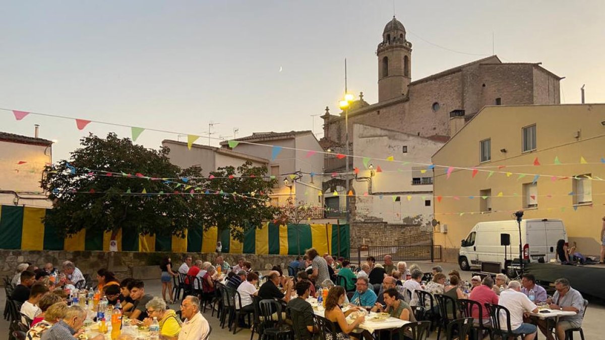 Maldà pone punto final a cinco días de fiestas con una cena popular