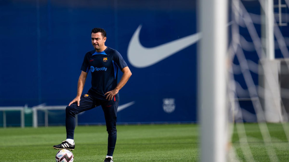 Xavi Hernández, ahir durant l’entrenament.