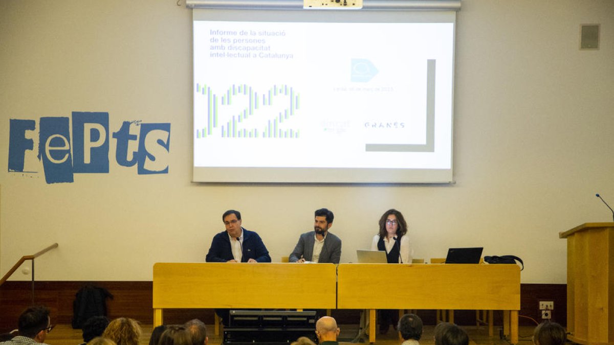 Representantes de la Fundació Granés y Dincat presentaron ayer el informe en la Universitat de Lleida.