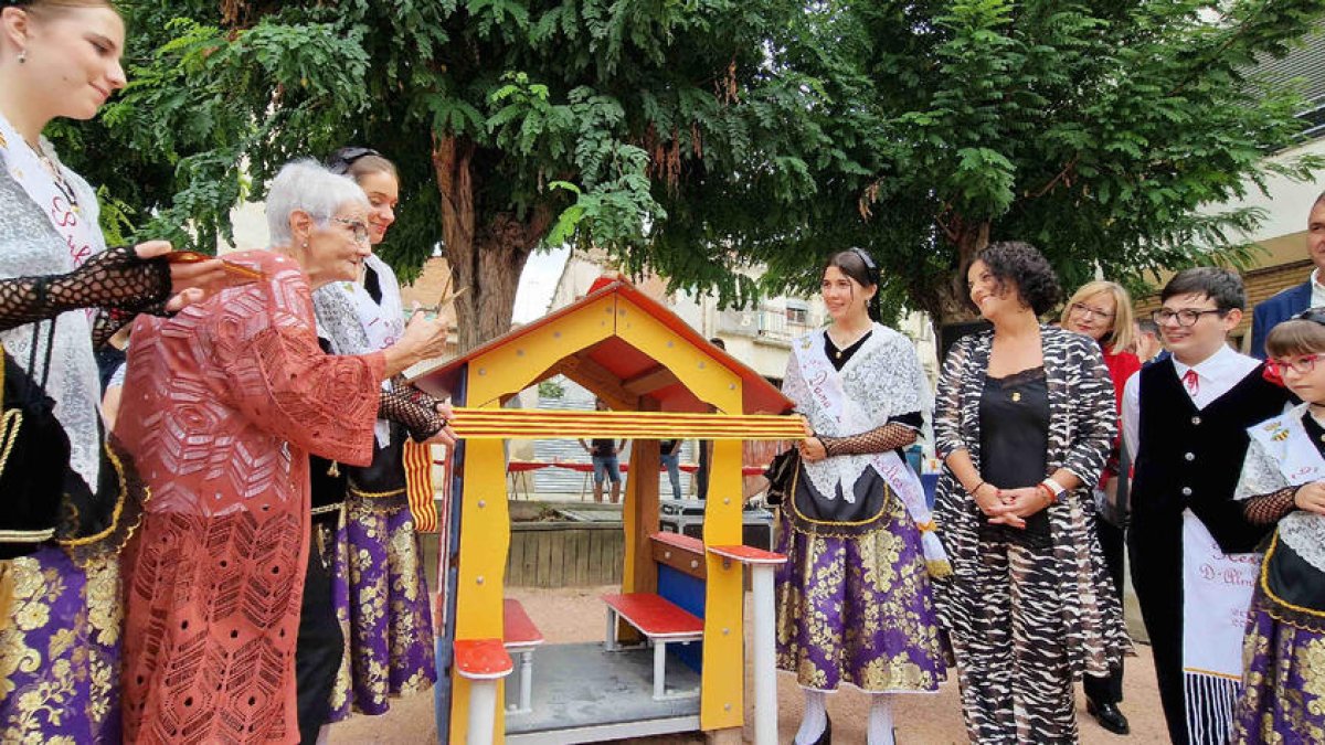 Almacelles estrena la remodelación de la plaza 2 de Març