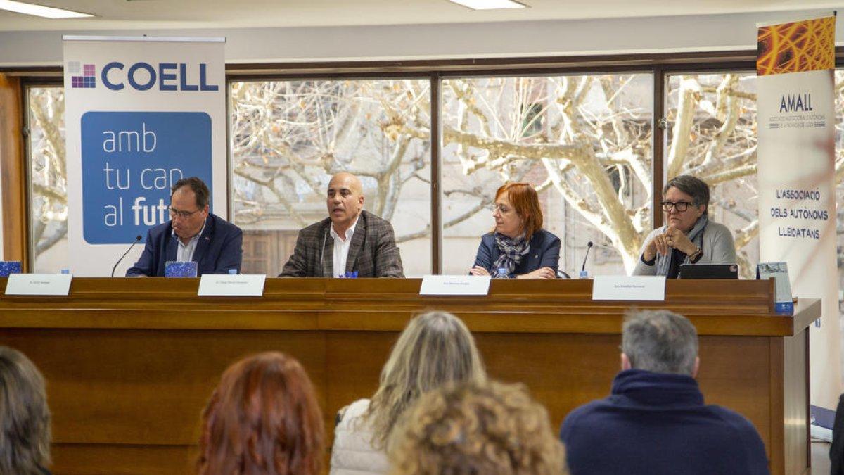 Un momento de la presentación de los programas formativos ayer en la sede de la COELL en Lleida.