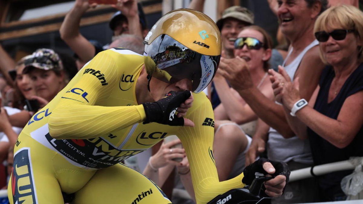 Vingegaard asesta un duro golpe a Pogacar en la crono, Rodriguez cede el podio a Yates