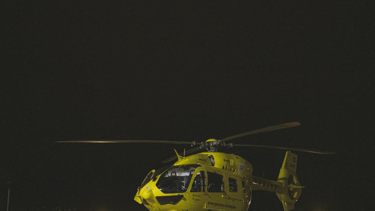 Imagen del helicóptero que hizo el vuelo nocturno.