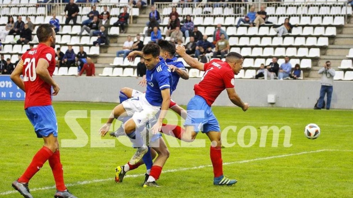 Empat agredolç al Camp d'Esports