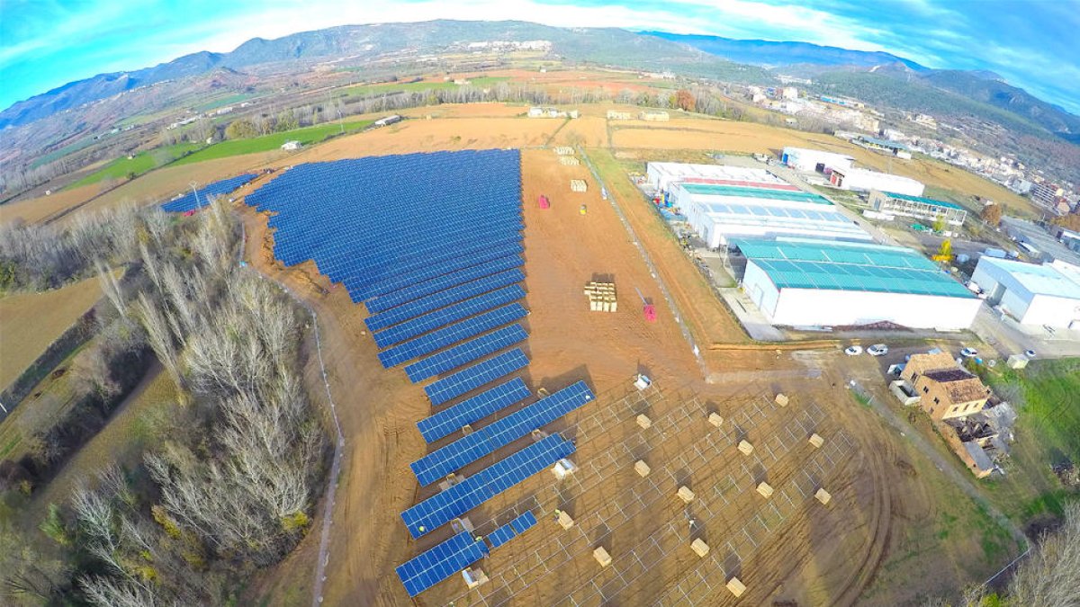 Imatge planta solar fotovoltaica a Talarn. Arxiu