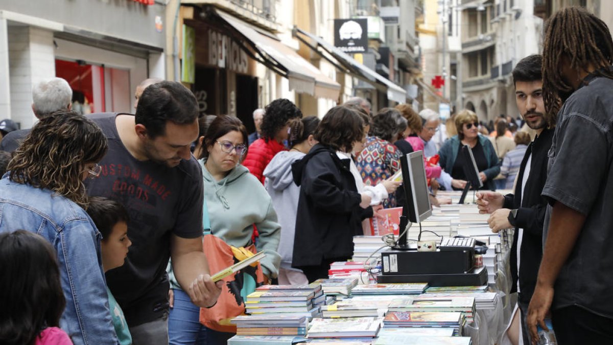 Una parada de llibres a Lleida per Sant Jordi de l’abril passat.