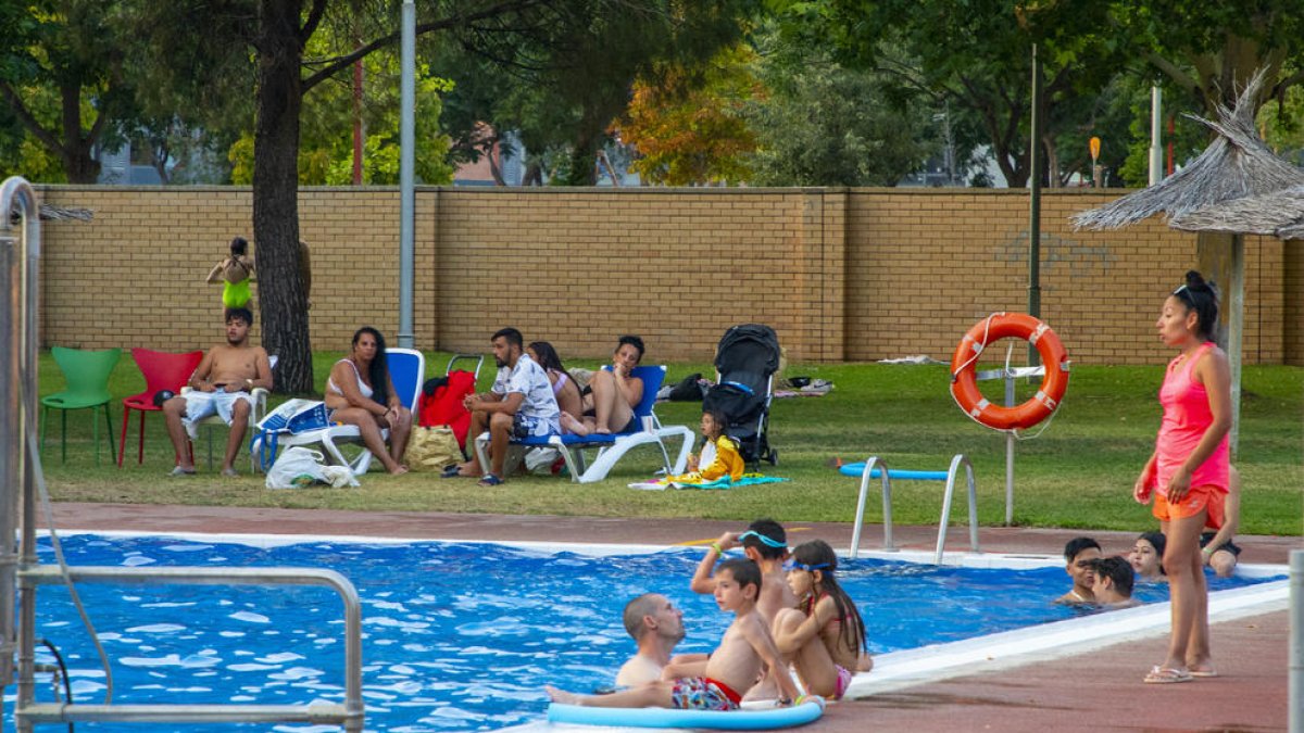 La piscina de Cappont abrió ayer hasta las 21.00 horas.