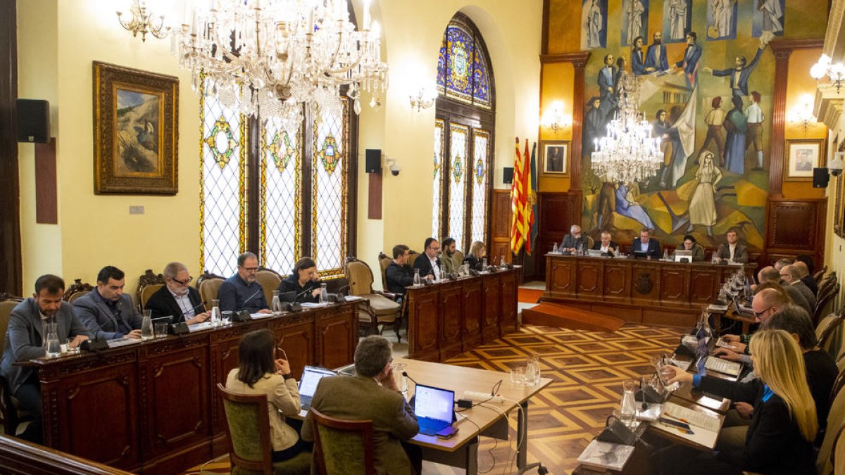 Imagen del pleno de ayer de la Diputación.