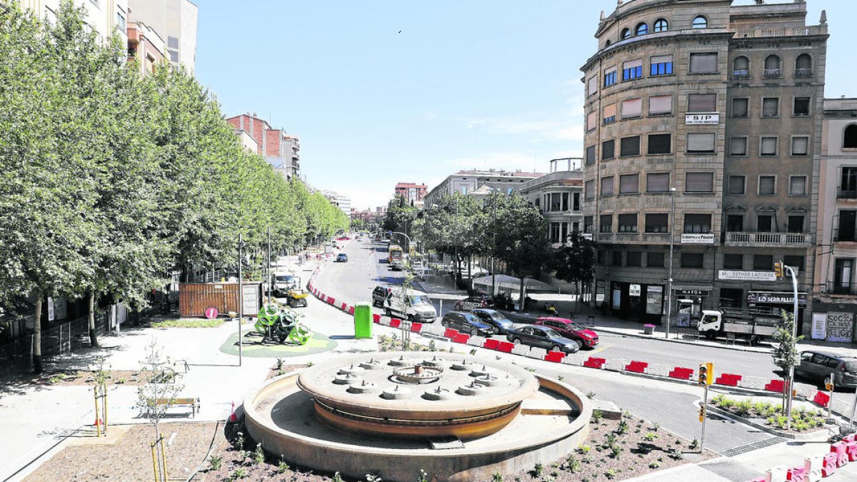 Recta final de las obras en la rambla d'Aragó de Lleida.