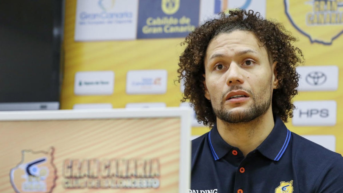 L'aler veneçolà Michael Carrera ha explicat aquest divendres durant la seua presentació que s'ha incorporat a la disciplina groga per aportar 'energia i defensa' i que 'estarà al cent per cent' durant la seua estança a l'illa.
