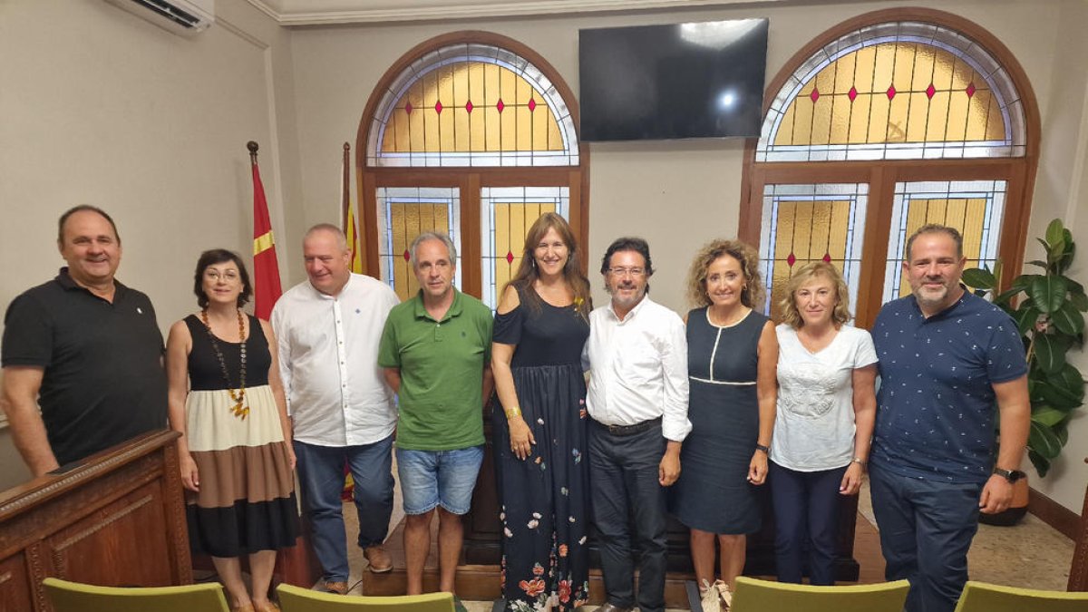 Borràs y Gavín, en el centro, ayer de visita en Juneda.