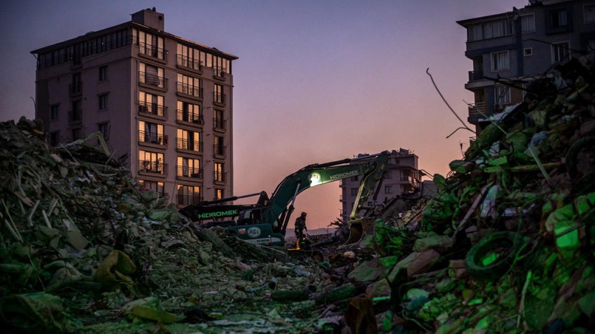 Tres rescatats després de 260 hores del sisme, amb 38.000 de morts ja a Turquia