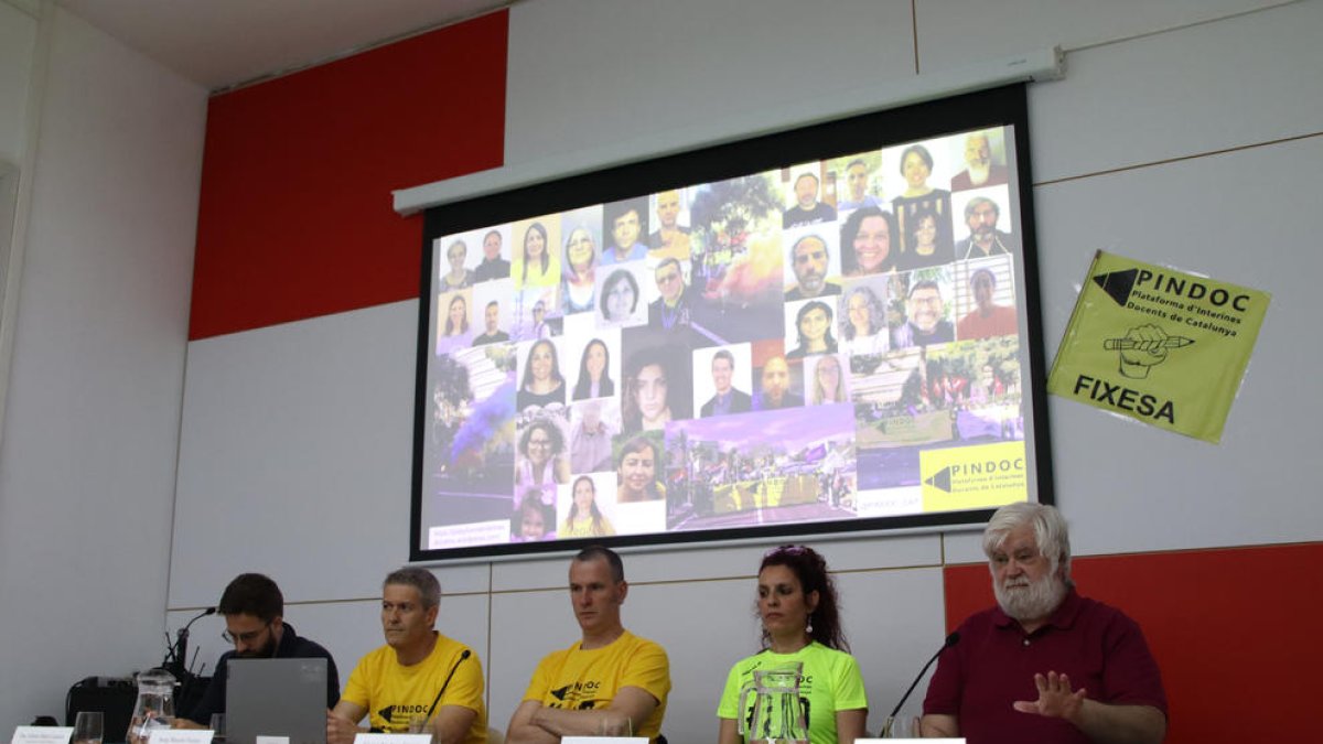 Pindoc denuncia irregularitats en el concurs de mèrits del Departament d'Educació en una roda de premsa al Col·legi de Periodistes a Barcelona.