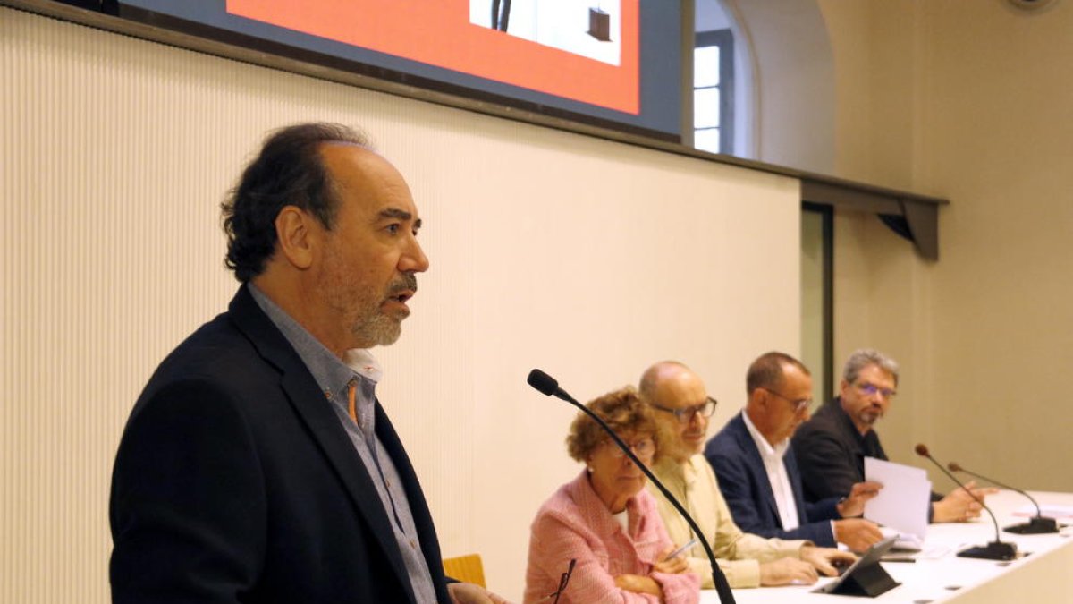 El director del Morera, Jesús Navarro, en la presentación del plan estratégico del nuevo museo, en la Sala Alfred Perenya de la concejalía de Cultura de Lleida.