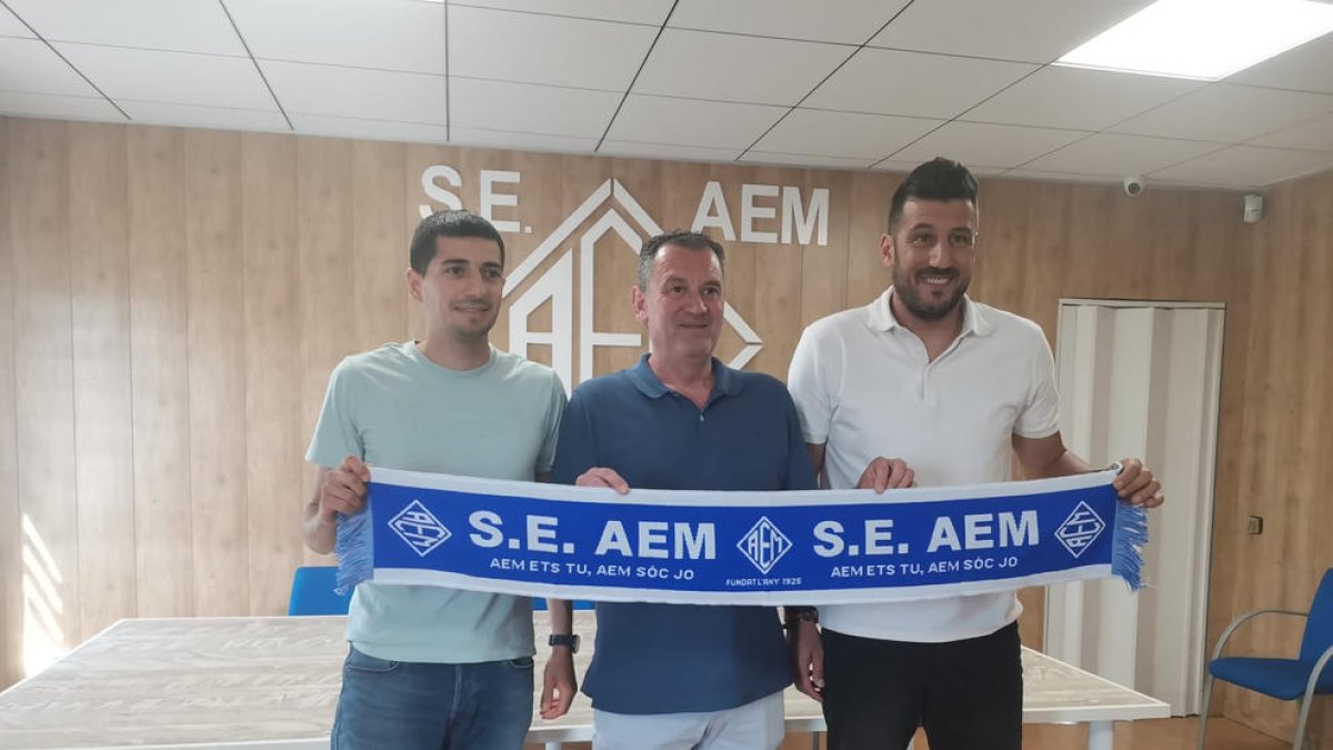 Rubén López, a la dreta de la imatge, el dia de la seua presentació com a tècnic de l'AEM.
