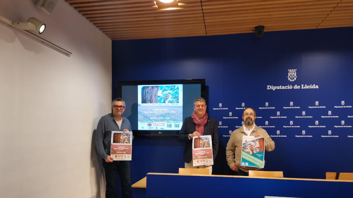 Els organitzadors de la caminada, ahir a la Diputació.